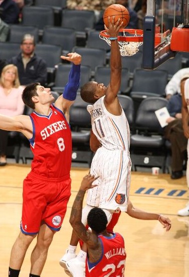 而现在她直 而现在她直