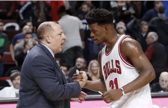 场上表现出 场上表现出