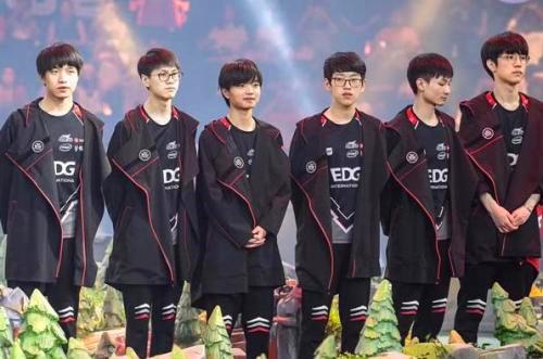 我们不禁感 我们不禁感