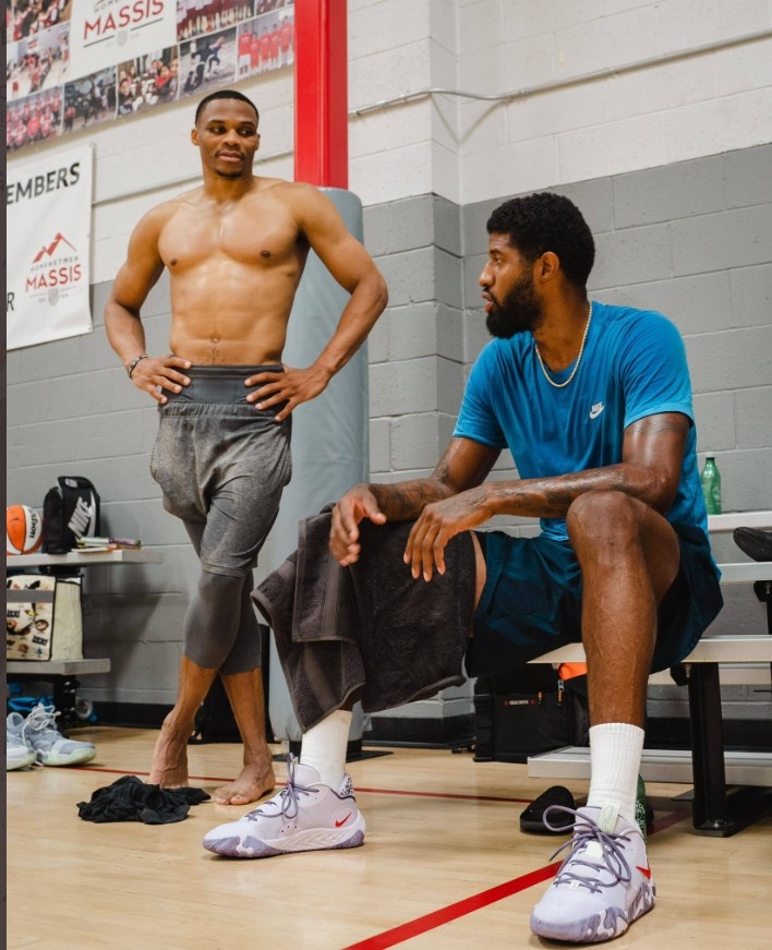 进攻端则靠 进攻端则靠