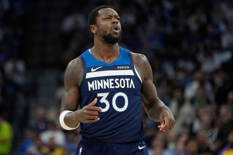 背身接球 背身接球